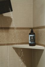Salt Noir Body Wash - Image 3